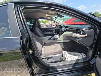 2019 Toyota Camry LE - miniatura 18