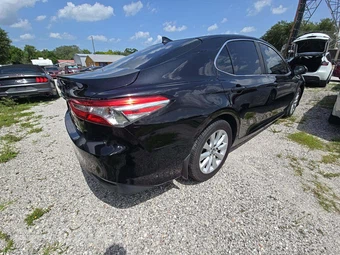 2019 Toyota Camry LE - miniatura 3