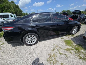 2019 Toyota Camry LE - miniatura 4