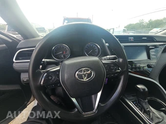 2019 Toyota Camry LE - miniatura 10