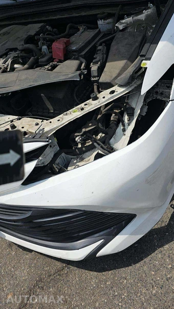 2019 Toyota Camry LE - miniatura 30