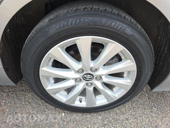 2019 Toyota Camry LE - miniatura 11