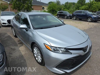 2019 Toyota Camry LE - miniatura 3