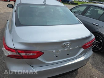 2019 Toyota Camry LE - miniatura 5