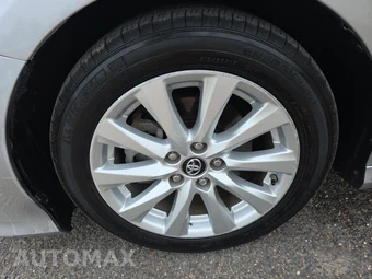 2019 Toyota Camry LE - miniatura 8