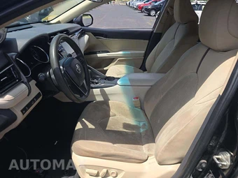 2019 Toyota Camry LE - miniatura 3
