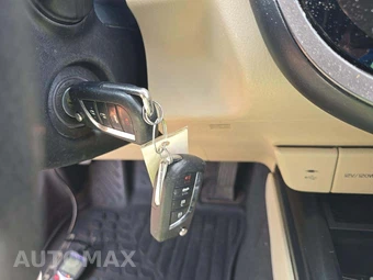 2019 Toyota Camry LE - miniatura 5
