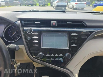 2019 Toyota Camry LE - miniatura 7
