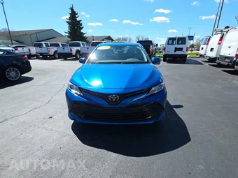 2019 Toyota Camry LE - miniatura 2