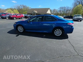 2019 Toyota Camry LE - miniatura 3