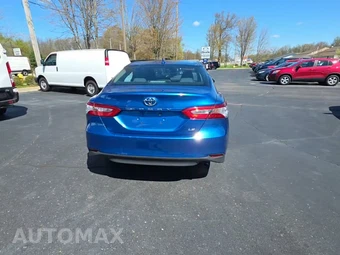 2019 Toyota Camry LE - miniatura 4