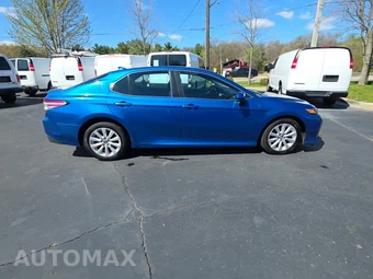 2019 Toyota Camry LE - miniatura 5
