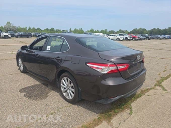 2019 Toyota Camry LE - miniatura 2