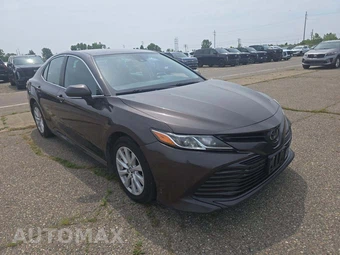 2019 Toyota Camry LE - miniatura 4