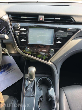 2019 Toyota Camry SE - miniatura 10