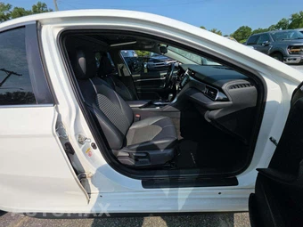 2019 Toyota Camry SE - miniatura 18