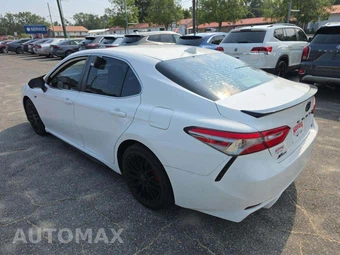 2019 Toyota Camry SE - miniatura 2