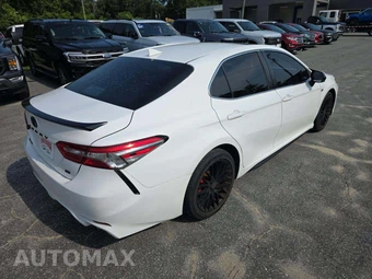 2019 Toyota Camry SE - miniatura 3