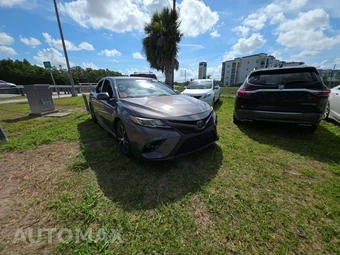2019 Toyota Camry SE - miniatura 4