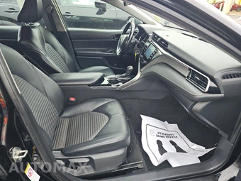 2019 Toyota Camry SE - miniatura 8