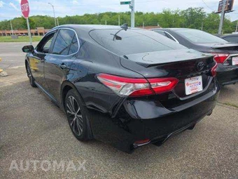 2019 Toyota Camry SE - miniatura 2