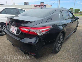 2019 Toyota Camry SE - miniatura 3
