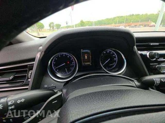 2019 Toyota Camry SE - miniatura 9