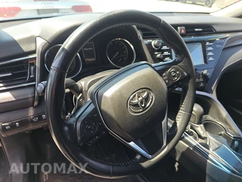 2019 Toyota Camry SE - miniatura 10