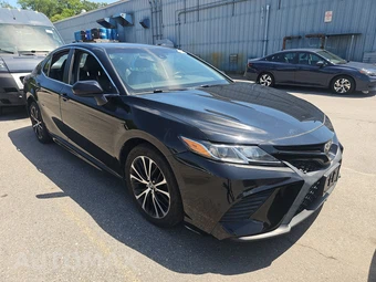 2019 Toyota Camry SE - miniatura 3