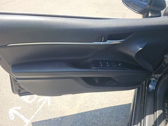 2019 Toyota Camry SE - miniatura 9