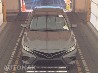 2019 Toyota Camry SE - miniatura 2