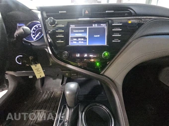 2019 Toyota Camry SE - miniatura 11