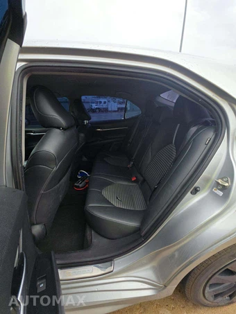 2019 Toyota Camry SE - miniatura 13