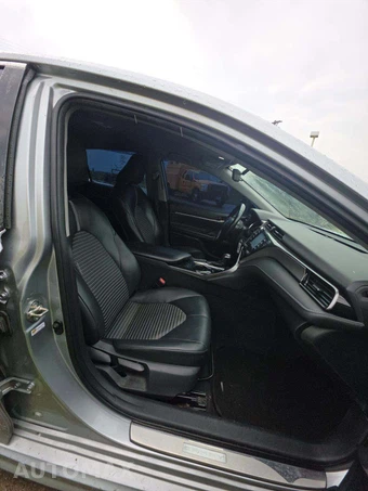 2019 Toyota Camry SE - miniatura 18