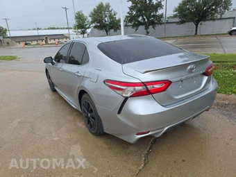 2019 Toyota Camry SE - miniatura 2