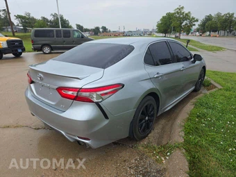2019 Toyota Camry SE - miniatura 3