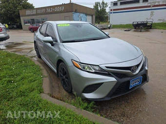2019 Toyota Camry SE - miniatura 4