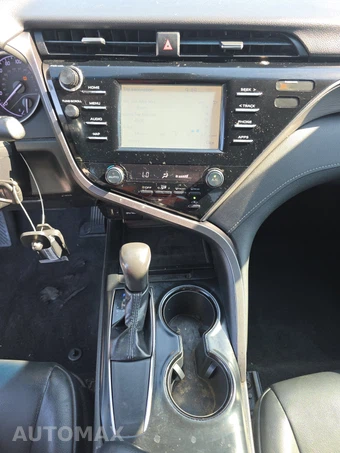 2019 Toyota Camry SE - miniatura 11