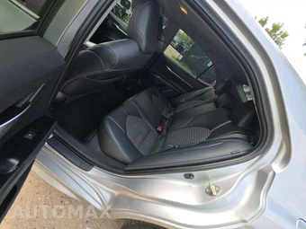 2019 Toyota Camry SE - miniatura 13