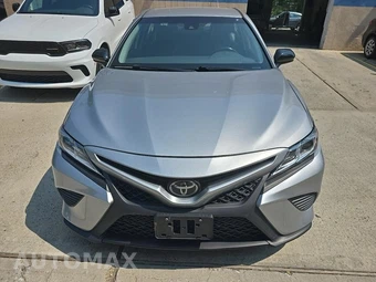 2019 Toyota Camry SE - miniatura 2