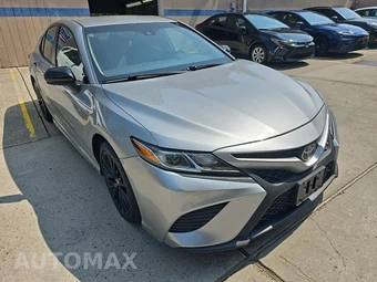 2019 Toyota Camry SE - miniatura 3