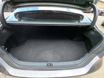 2019 Toyota Camry SE - miniatura 10