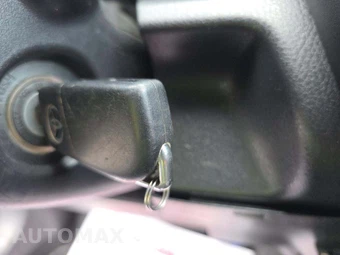 2019 Toyota Camry SE - miniatura 5