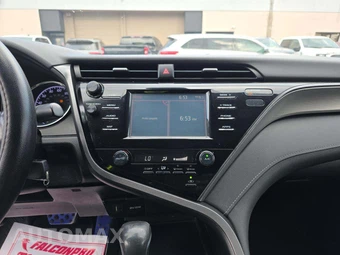 2019 Toyota Camry SE - miniatura 7