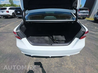 2019 Toyota Camry SE - miniatura 11