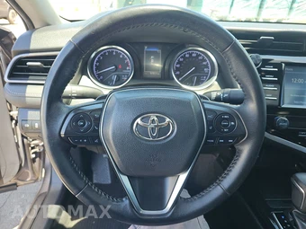 2019 Toyota Camry SE - miniatura 10
