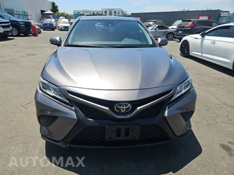 2019 Toyota Camry SE - miniatura 2