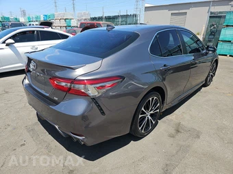 2019 Toyota Camry SE - miniatura 4