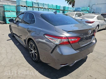 2019 Toyota Camry SE - miniatura 6