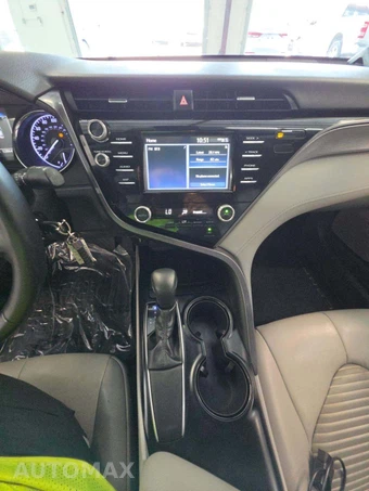2019 Toyota Camry SE - miniatura 10